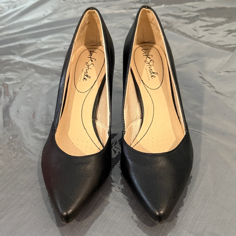 Life Stride Leather Women's Classic Black Heels
